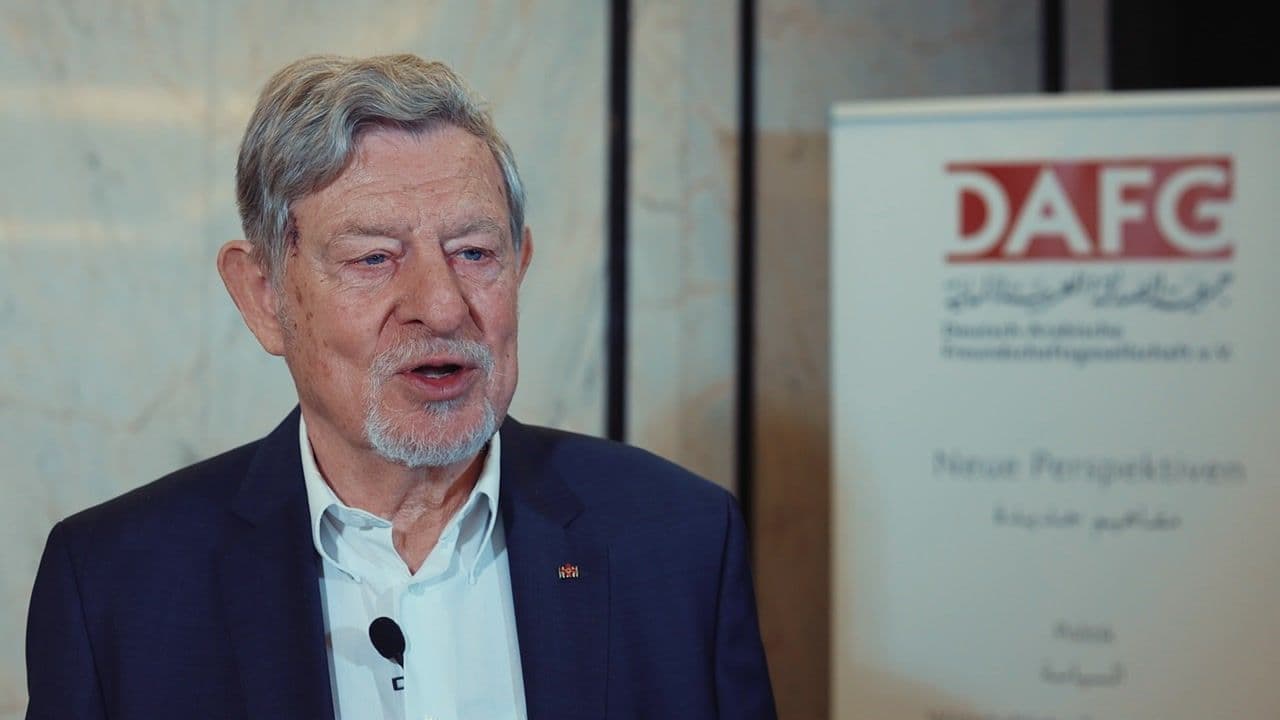 Ambassador (ret.) Bernd Mützelburg speaking at the eighth German-Arab Gulf Dialogue.