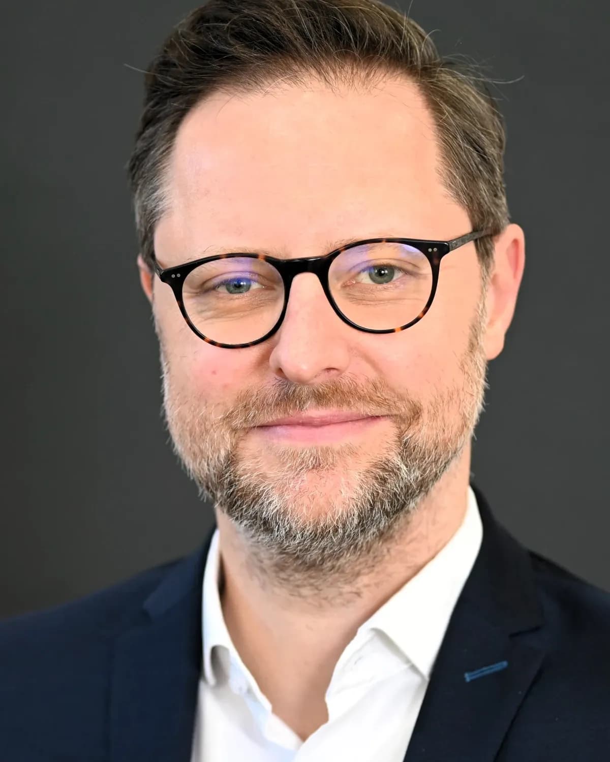 Portrait of Dr Sebastian Sons
