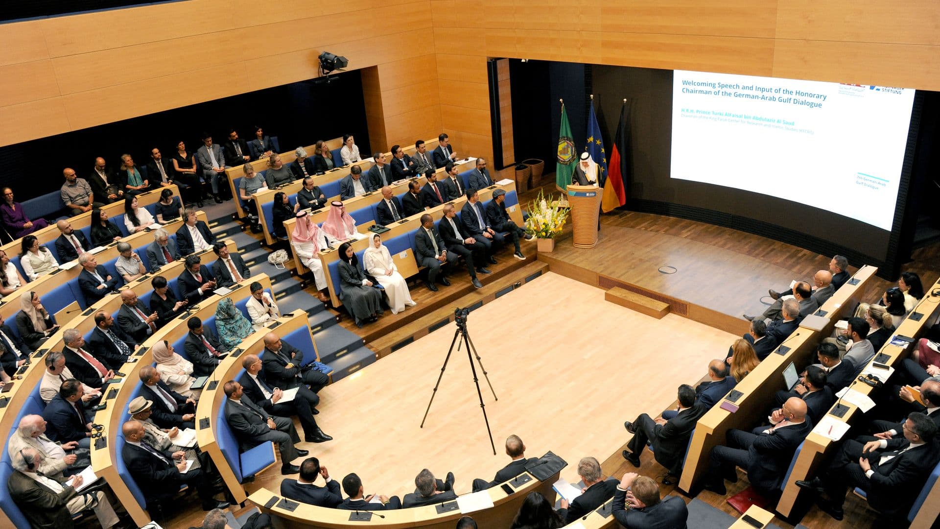 Plenary session of the German-Arab Gulf Dialogue with participants from Germany and the Gulf region