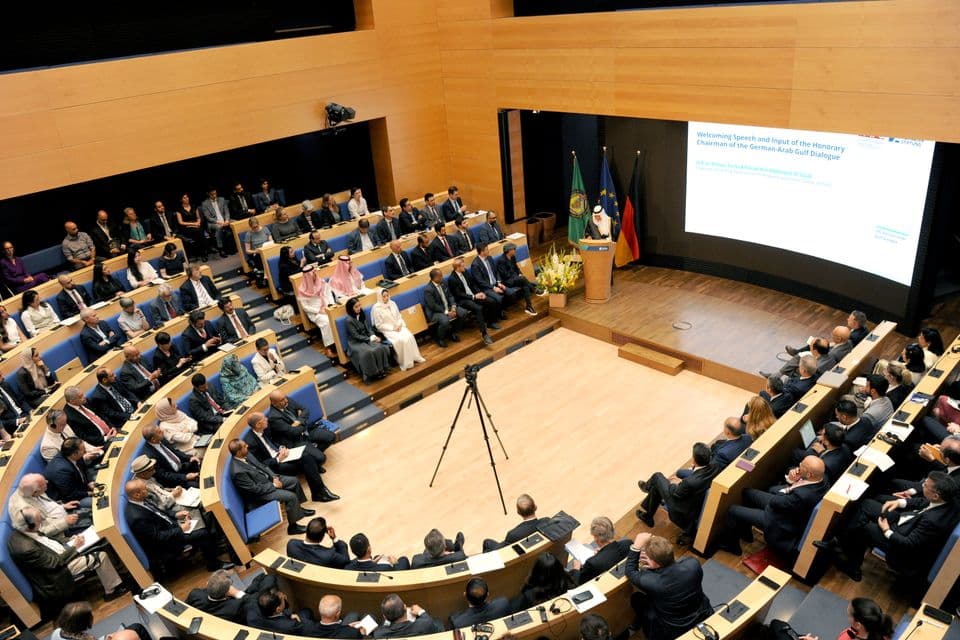 Plenary session of the German-Arab Gulf Dialogue with participants from Germany and the Gulf region